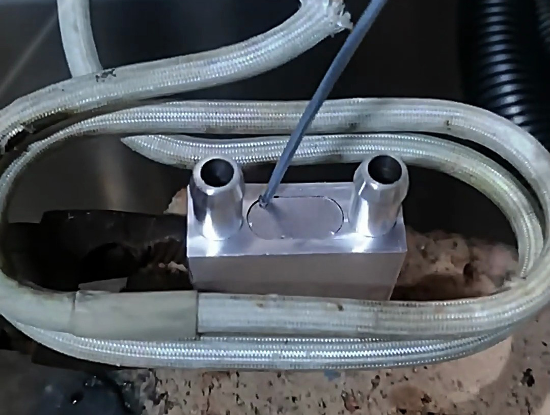 使用高頻焊機(jī)焊接鋁件，那么焊接鋁件就像喝水一樣簡(jiǎn)單，簡(jiǎn)單到有手就會(huì)